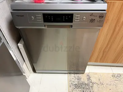 Urgent sale freestanding dishwasher - works good Made in Italy