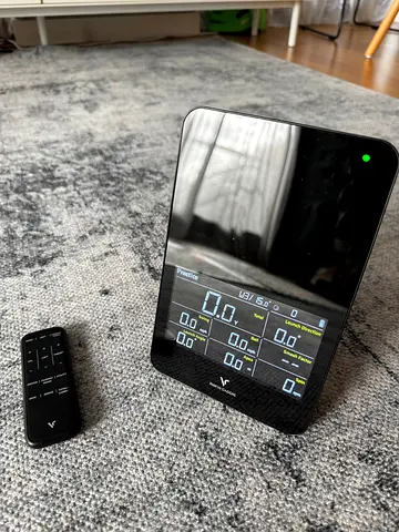 Voice Caddie SC4 Pro Launch Monitor + Alignment Stand