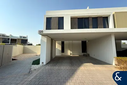 3 Bed | End Unit | Large Plot | Golf Grove