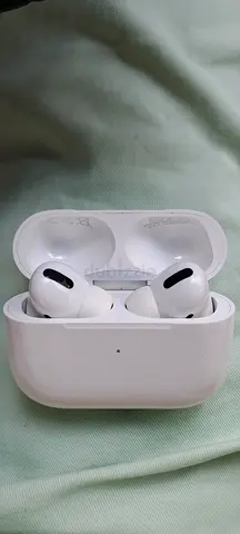 Apple Air Pods Pro 1st Gen with Nouse Cancellation - ORIGINAL