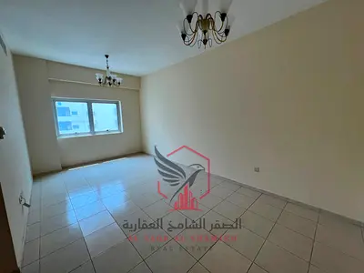 انضف غرفتين وصاله في الند  ع شارع الملك فيصل مساحات واسعه موقع مميز وحيوي قريب من كل الخدمات وقريب من مخرج دبي