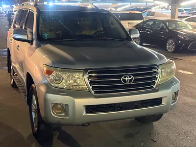Toyota landcruiser 2013 silver color fullopshin