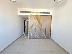 Brand new apartment with balcony with master waldrop
