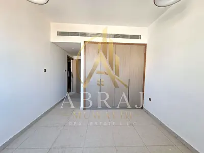 Brand new apartment with balcony with master waldrop