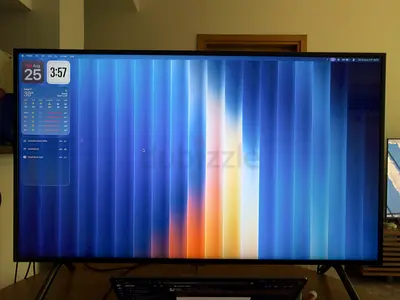 Samsung 43" 4K UHD Smart TV (UA43NU7100) - Excellent Condition