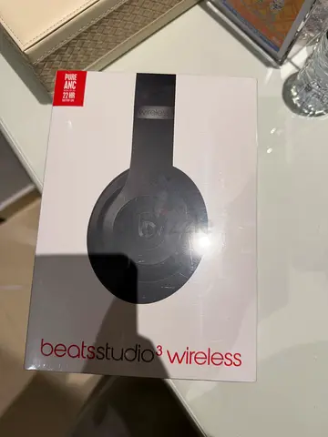Beats Studio3 Wireless headphones - Brand new sealed (Black)