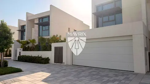 Spacious 4BR Villa | Stunning Water Views