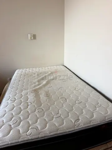Used Queen Mattress in Good Condition - Clean and Comfortable