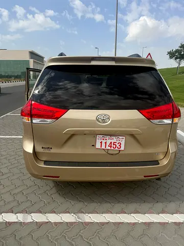 صورة 8 لـ 2011 Toyota SIENNA