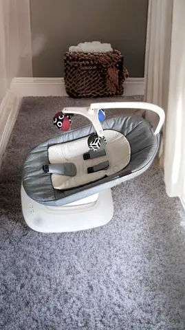 The UPPAbaby Mamaroo Smart Swing NEW Condition. Used Twice only. Selling because no longer need