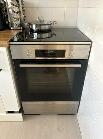 Bosch Series 6 Freestanding Induction Cooker