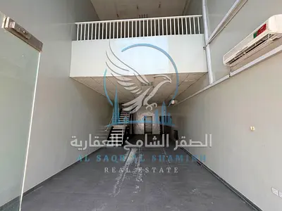 محل للإيجار – C06 بموقع مميز على شارع رئيسي فرصة مميزة لاستئجار محل مجهز بمواصفات عملية ومساحة مناسبة، ملائم للأنشطة التجارية المختلفة