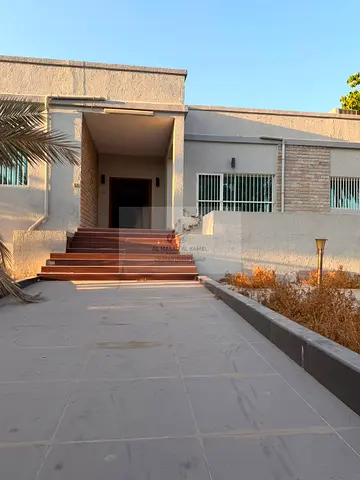 🏡✨ للبيع | فيلا مميزة في منطقة الفيحاء – الشارقة ✨ 🔥 فرصة استثمارية مميزة | موقع استراتيجي على الشارع العام مباشرة | مساحة أرض كبيرة إذا كنت تبحث عن