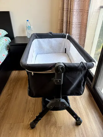 Baby Bassinet / Bedside Crib – Excellent Condition