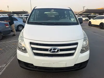 Hyundai H1 2017 white cooor GCc calen acr
