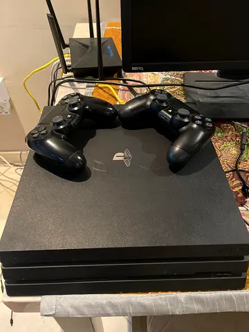 Sony PlayStation 4 pro 1 tb with2 DualShock 4 Controllers - perfect Condition