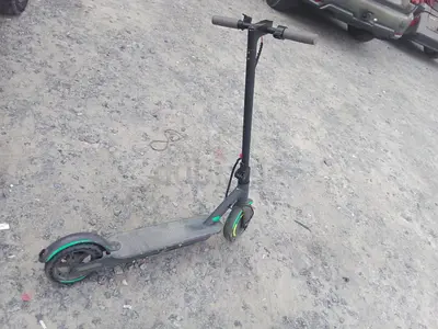 Foldable electric light weight scooter scotty