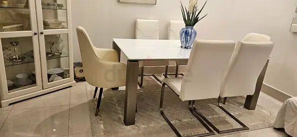 White dining table with 6 chairs *Flawless condition*