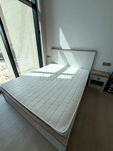 Queen bed