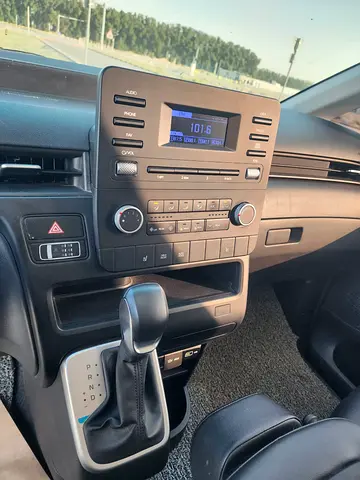 2022 Hyundai STARIA photo 8