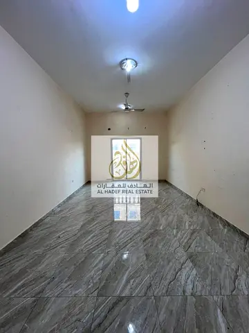 غرفه وصاله مساحه كبيره مع بلكونه واحد حمام على شارع عمار مباشر