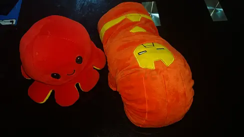 Iron Man Gloves 🦾🔥 + FREE Reversible Octopus Friend 🐙💙💛 | Fun & Cool Toy Set!