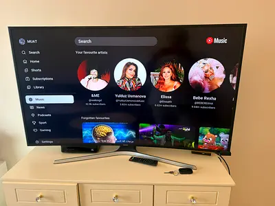 Samsung 55-inch LED Smart TV UHD, 4K, Curved technology . in excellent Condition with Remote.