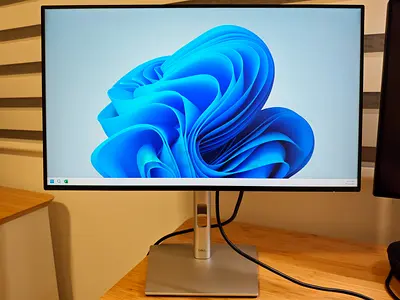 Dell UltraSharp U2422H 24" Monitor – Excellent Condition, Full Kit