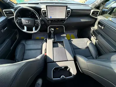 صورة 14 لـ 2024 Toyota SEQUOIA