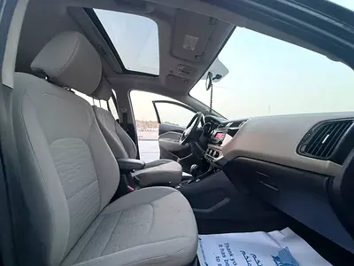 2016 KIA RIO 照片 15