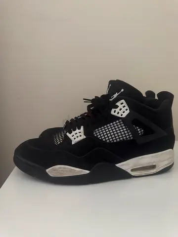 Air Jordan 4’s retro white thunder
