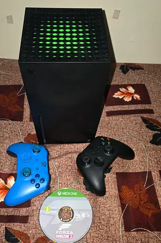 MICROSOFT X BOX SERIES X 1TB TWO CONTROLLER +1 GAMES