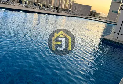 شقة غرتين وصالة للايجار الشهري شامل فواتير اطلالة مفتوحة علي المجدينة والخور