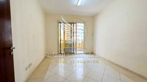 غرفة وصالة واسعة للإيجار في القاسمية الند بلكونة وتكييف مركزي