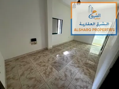 ببلكونه ممتازه مطبخ منفصل  طابق ارضي بدون تكيف التكيف علي المستأجر  صيانه مجاناً  في الراشديه 1  بجوار سوق السمك و نستو هايبر ماركت