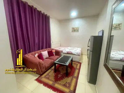 للإيجار الشهري بعجمان – استوديو فاخر مع مطبخ شبه  منفصل بالكامل بمساحات واسعه وتصميم مميز مفروش بالكامل فرش راقي بمطبخ مجهز بالكامل بأحدث الأجهزه