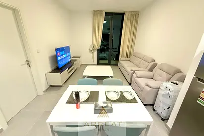 12 Cheques | Vacant | Pool View with Balcony