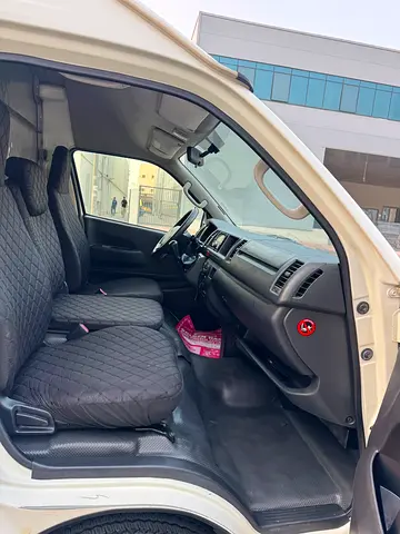 صورة 9 لـ 2021 Toyota HIACE