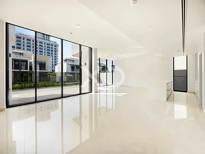 Private Garden | Large layout | Vacant