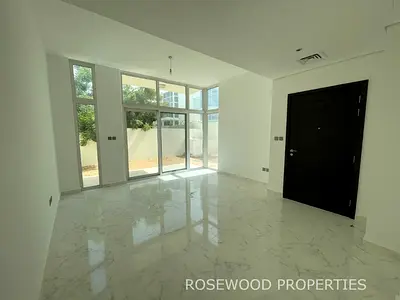 SINGLE ROW | CORNER UNIT | VACANT