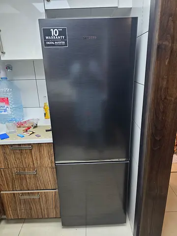 Samsung refrigerator and bottom freezer 60 cm width and height 170 cm