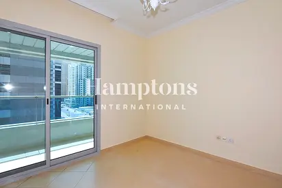 1Bedroom Close to Metro Unfurnished Vacant