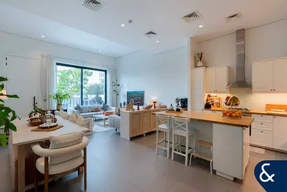 4BR UPGRADED TH | COMMUNITY POOL | VOT