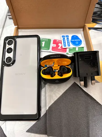 Sony Xperia 1 VI - Excellent Condition, 12/256 with branded earphone