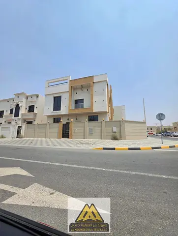 كورنر فيلا/5 غرف ماستر/ مساحة مميزه/ بمنطقة الياسمين/خلف حديقة الحميدية بجوار جميع الخدمات والطرق الرئيسيه