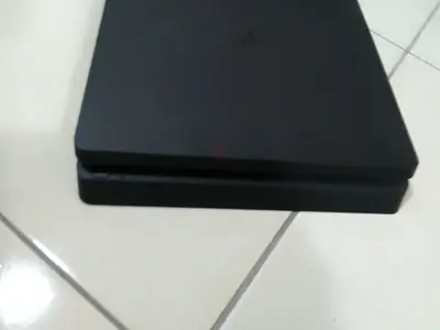 PS4 Slim Used with controller