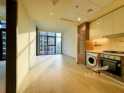 Modern 1 Bedroom | Mid-Floor | Pool View