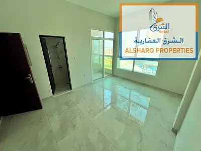 اول ساكن_غرفه ماستر_بلكونه مع اطلاله مفتوحه_تكييف مركزي_بناية عائلات
