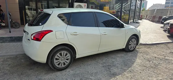 صورة 4 لـ 2015 Nissan TIIDA