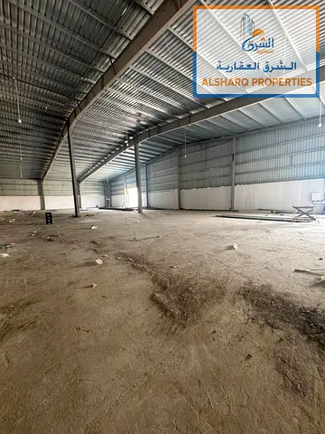 مستودع صناعي جديد للإيجار في الصناعية 1 عجمان، مساحة 35,000 قدم²، 6 مداخل، مناسب للأنشطة التجارية والصناعية، موقع حيوي
